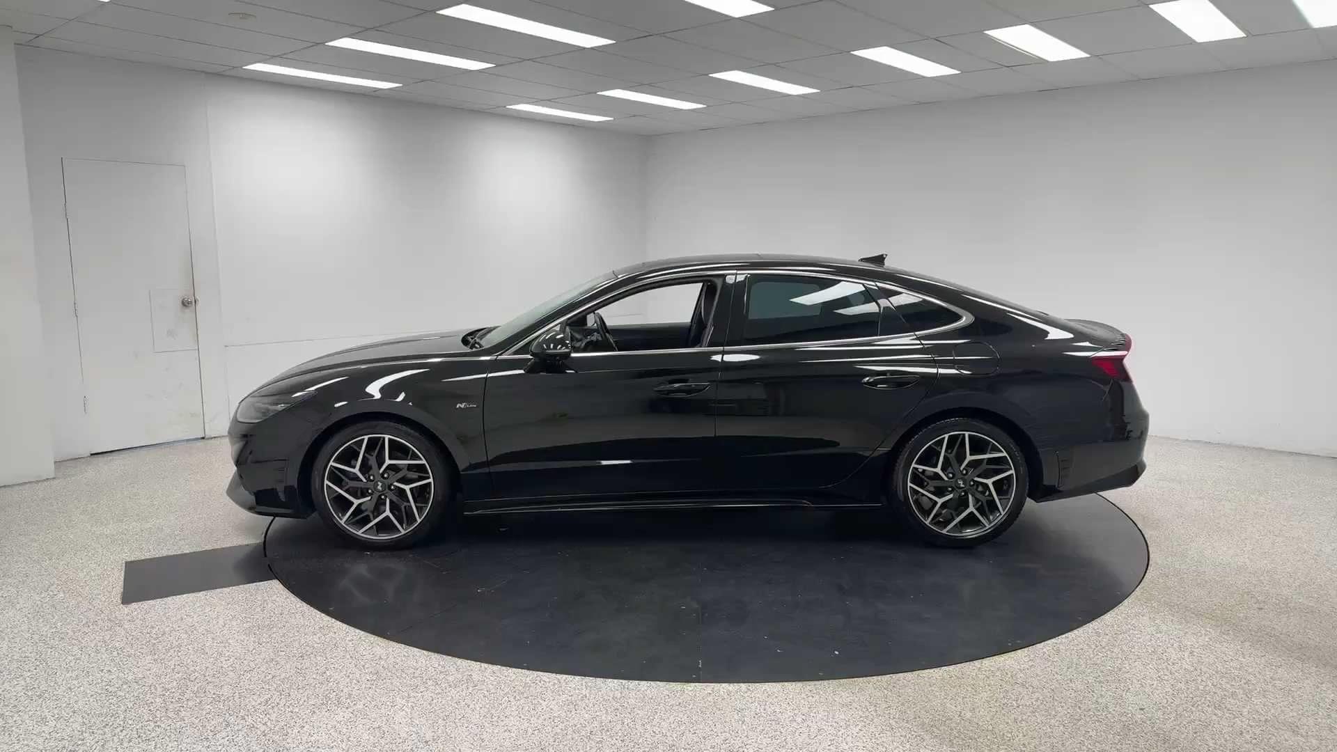 Primary car image