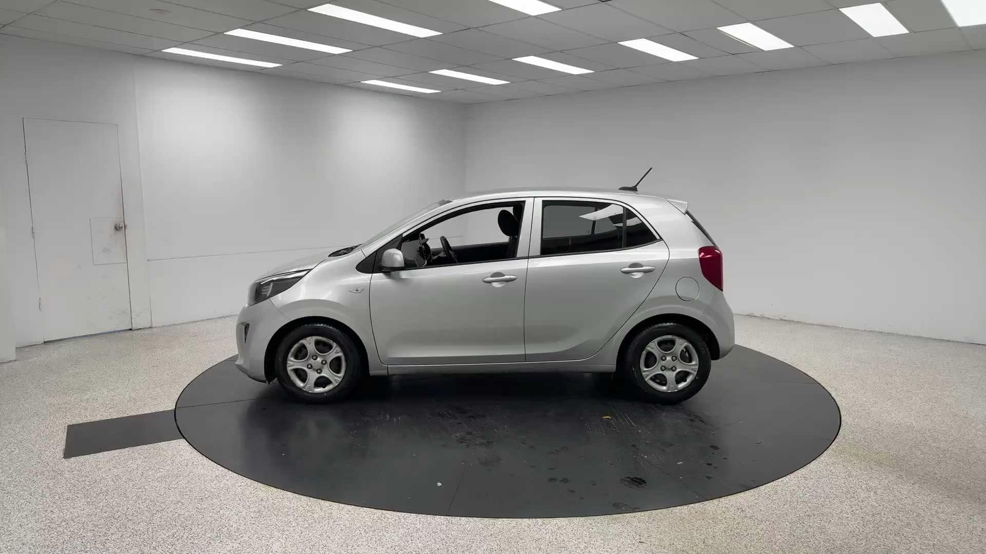 Primary car image