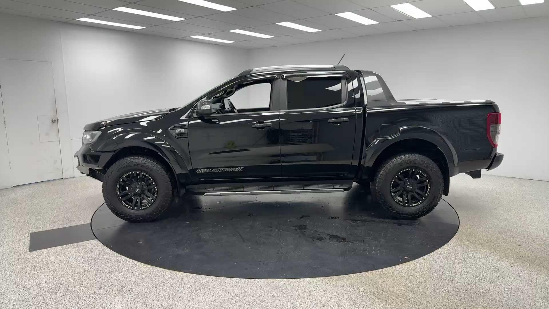 Primary car image