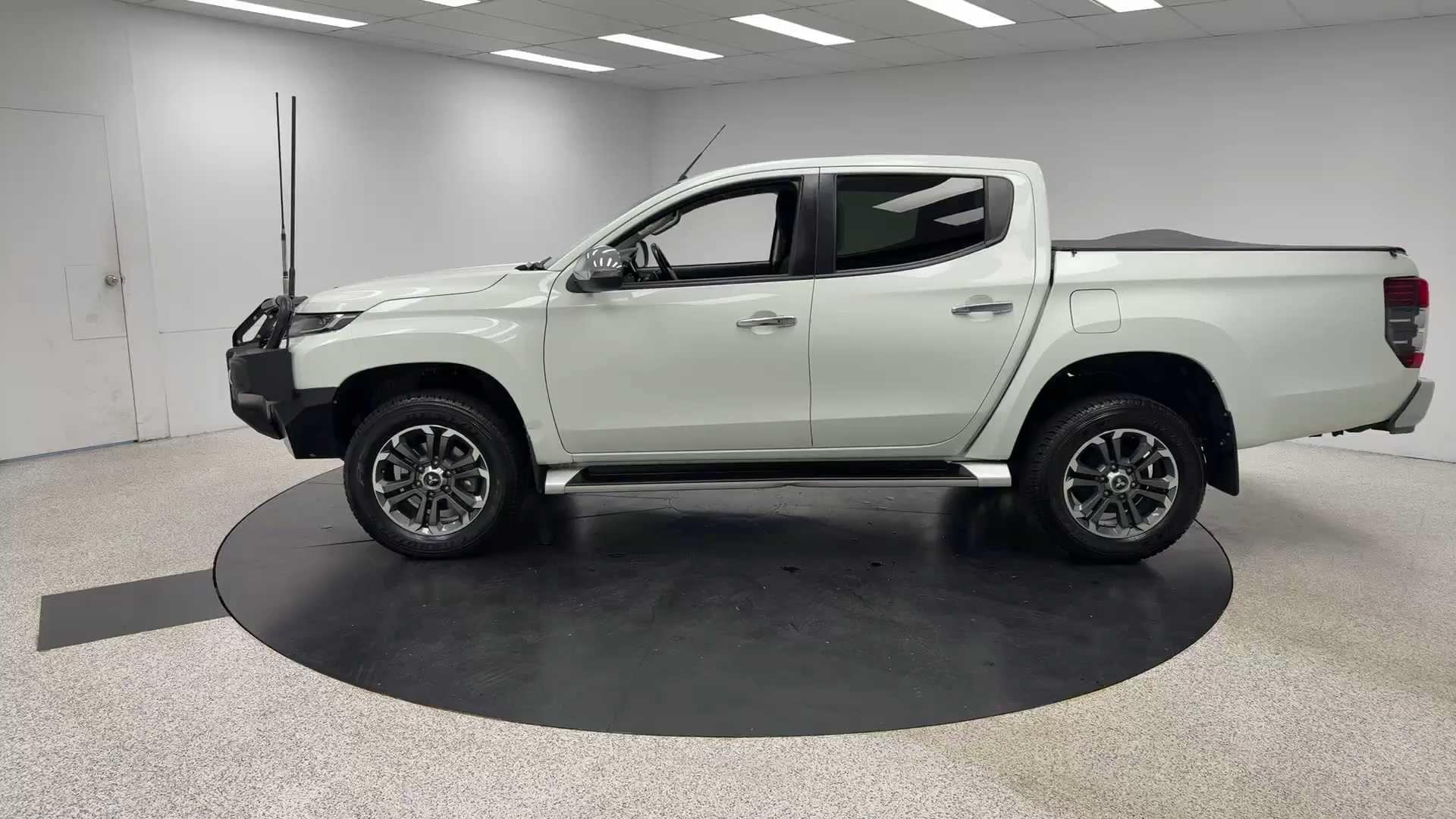 Primary car image
