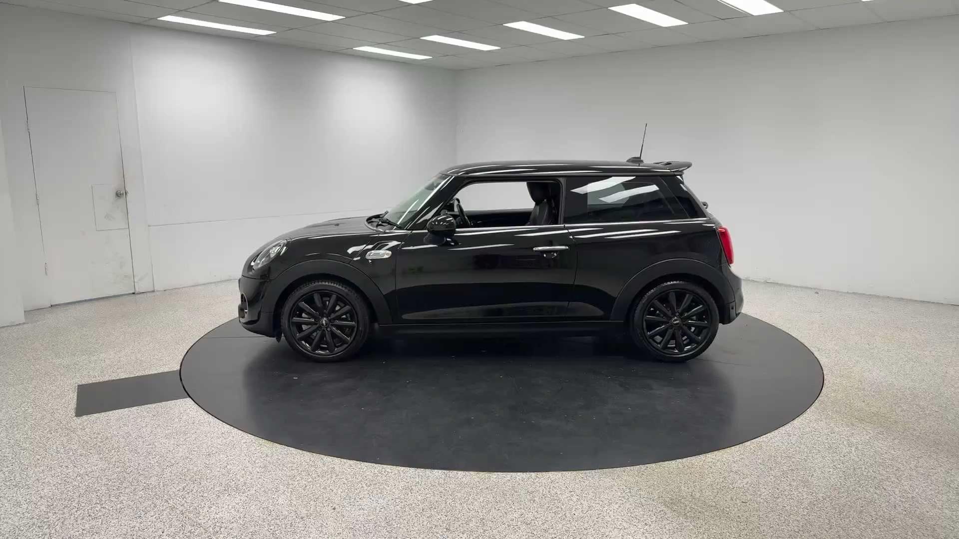Primary car image