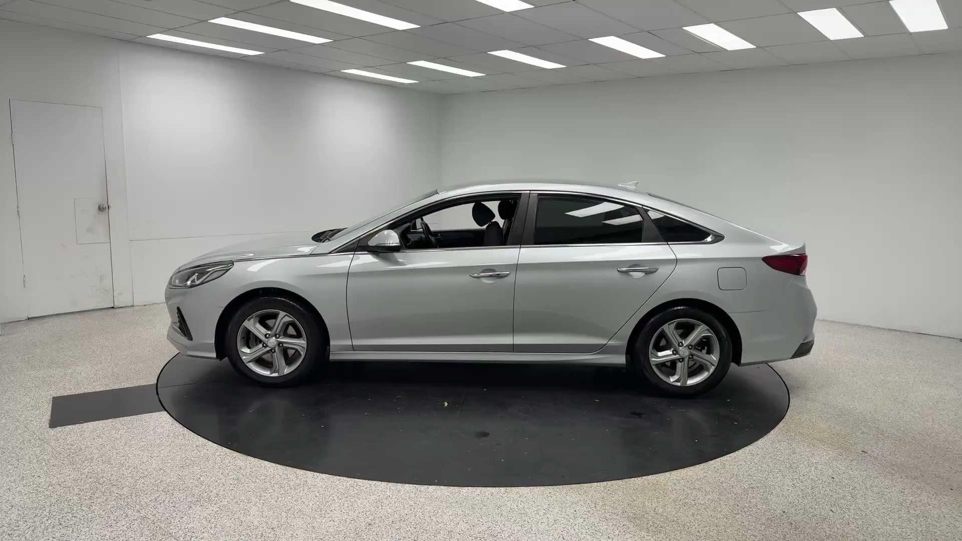 Primary car image