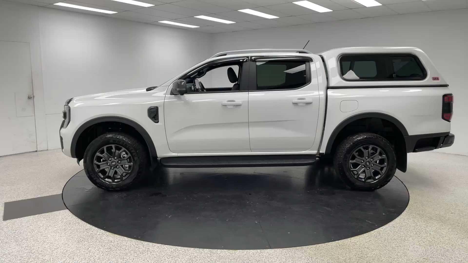 Primary car image