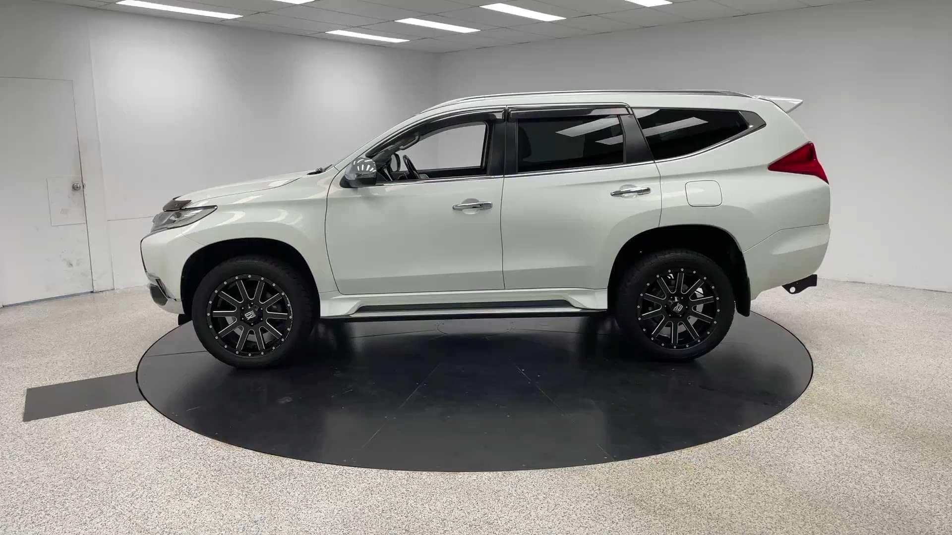 Primary car image